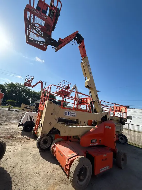 2017 JLG E400AJPN Articulating Boom Lift