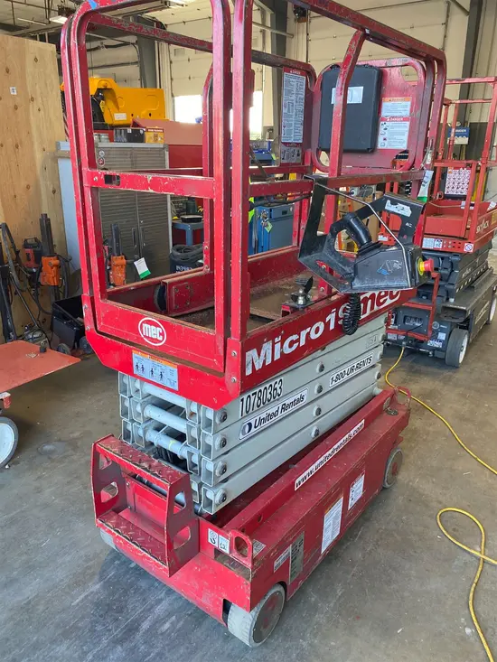2018 MEC MICRO 19 Scissor Lift
