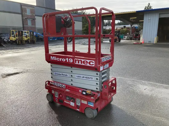 2017 MEC MICRO 19 Scissor Lift