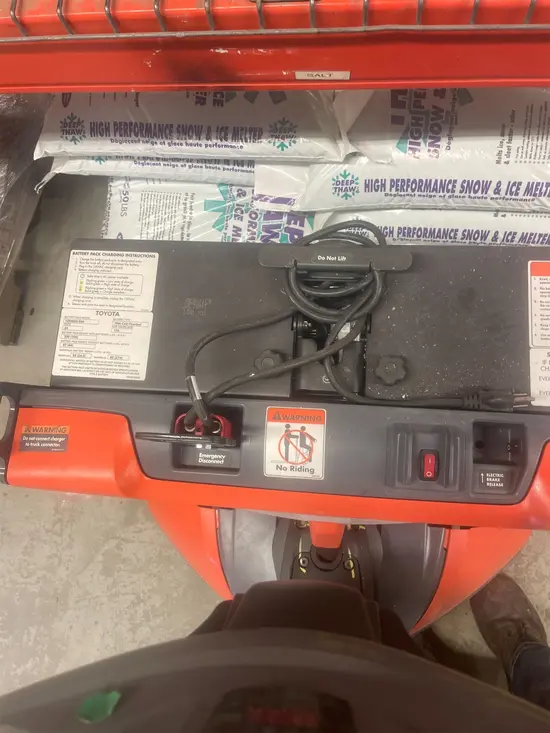2022 Toyota 8HBW23 Jack