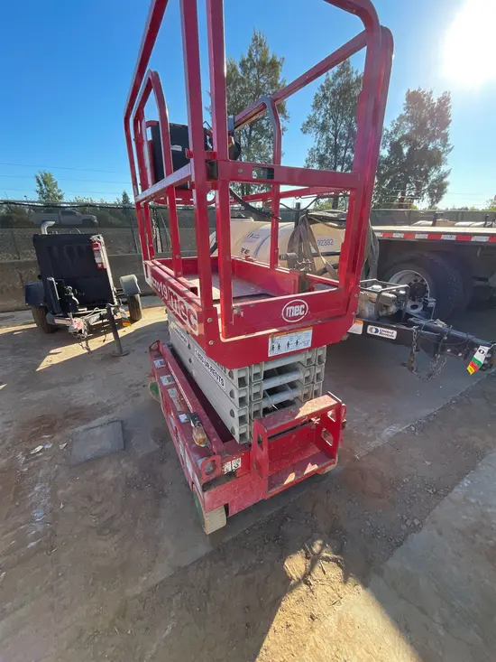 2019 MEC MICRO 19 Scissor Lift