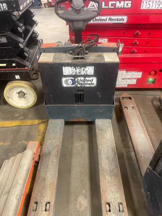 2022 Toyota 8HBW23 Jack