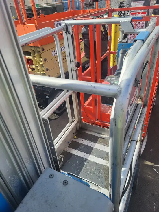2018 Genie GR-20 Self-Propelled One-Person Lift