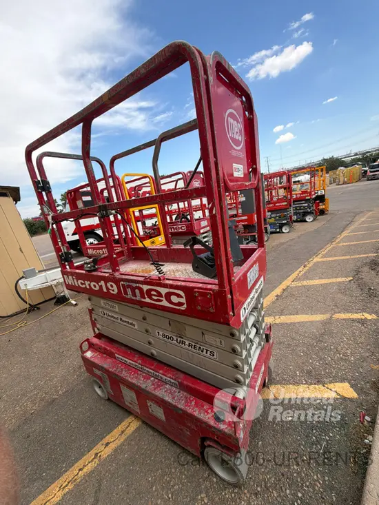 2018 MEC MICRO 19 Scissor Lift