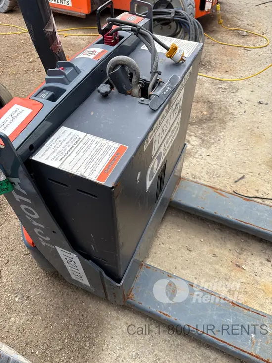 2022 Toyota 8HBW23 Jack