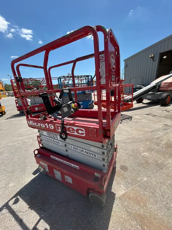 2019 MEC MICRO 19 Scissor Lift