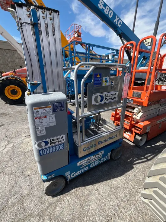 2018 MEC MICRO 19 Scissor Lift