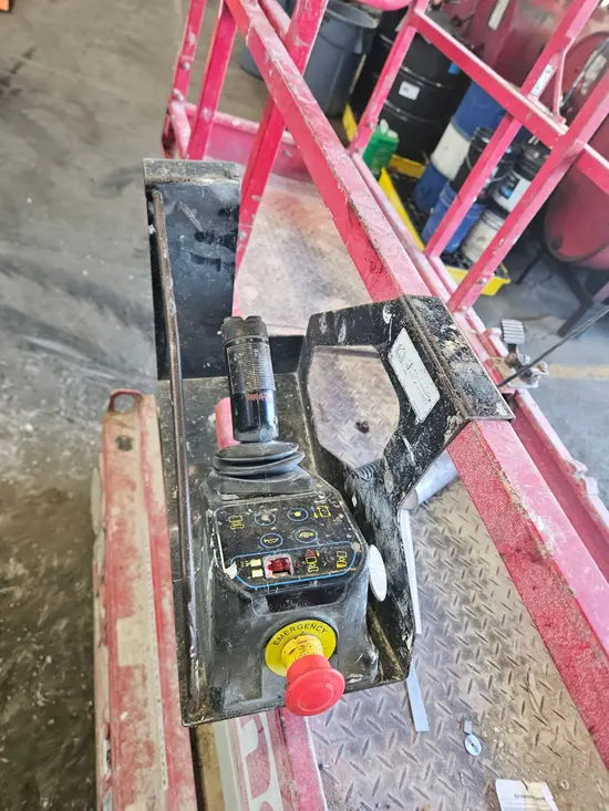 2018 MEC MICRO 19 Scissor Lift