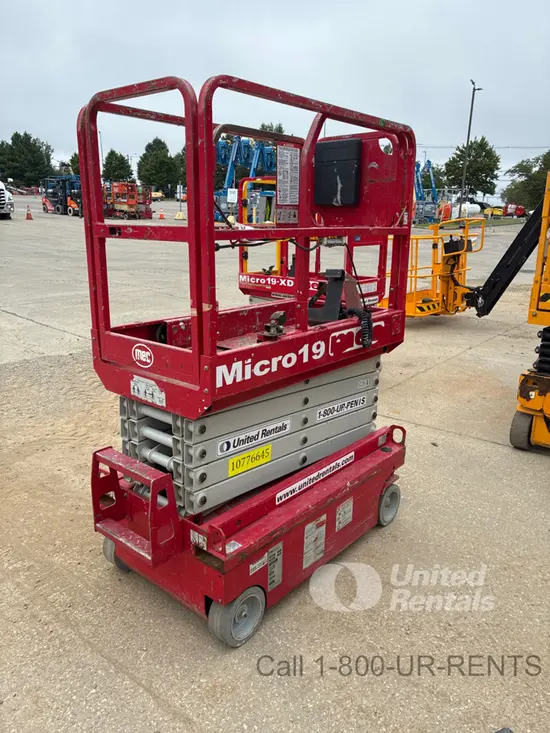 2018 MEC MICRO 19 Scissor Lift