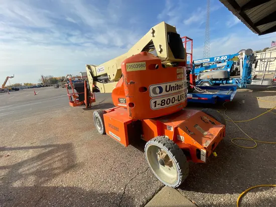 2016 JLG E400AJPN Articulating Boom Lift