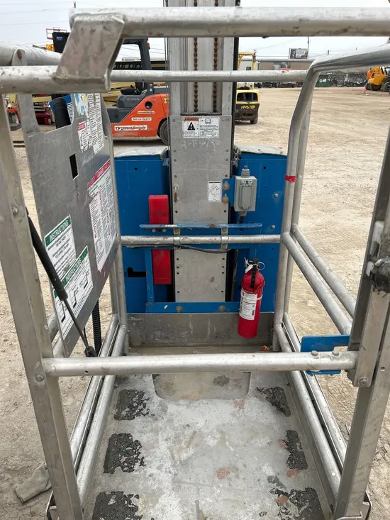 2017 Genie GR-20 Self-Propelled One-Person Lift