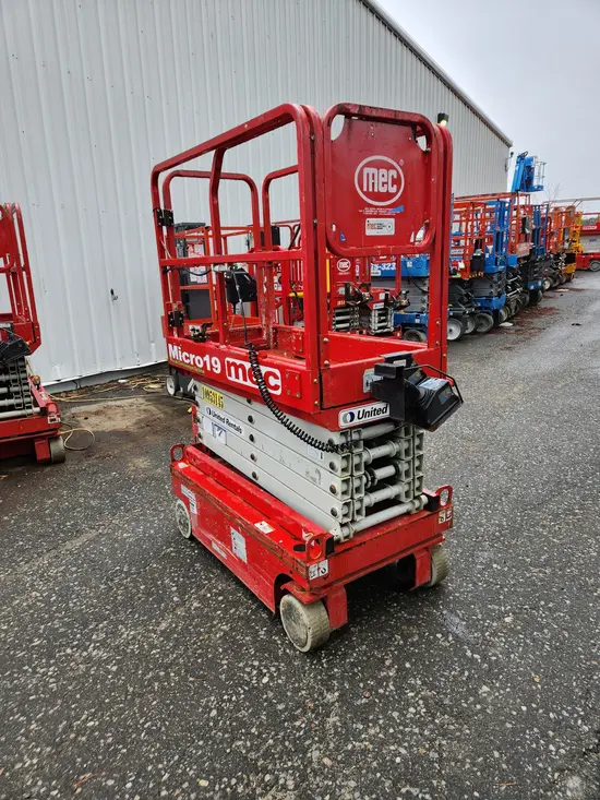 2019 MEC MICRO 19 Scissor Lift