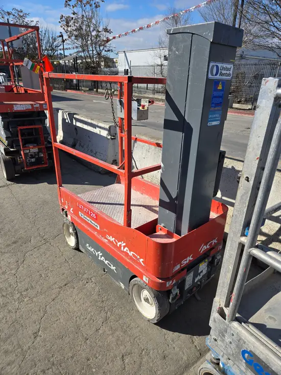 2018 Skyjack SJ12 Self-Propelled One-Person Lift