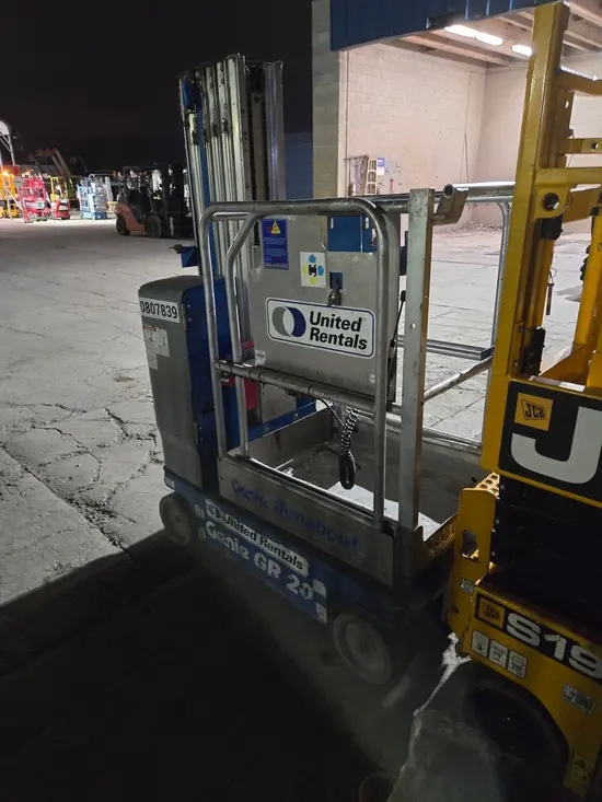 2018 Genie GR-20 Self-Propelled One-Person Lift