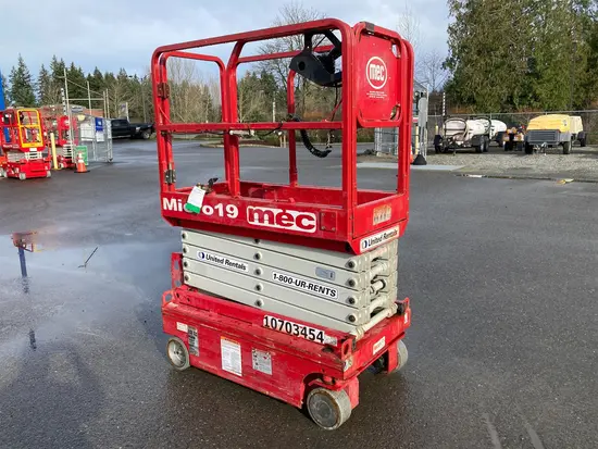 2017 MEC MICRO 19 Scissor Lift