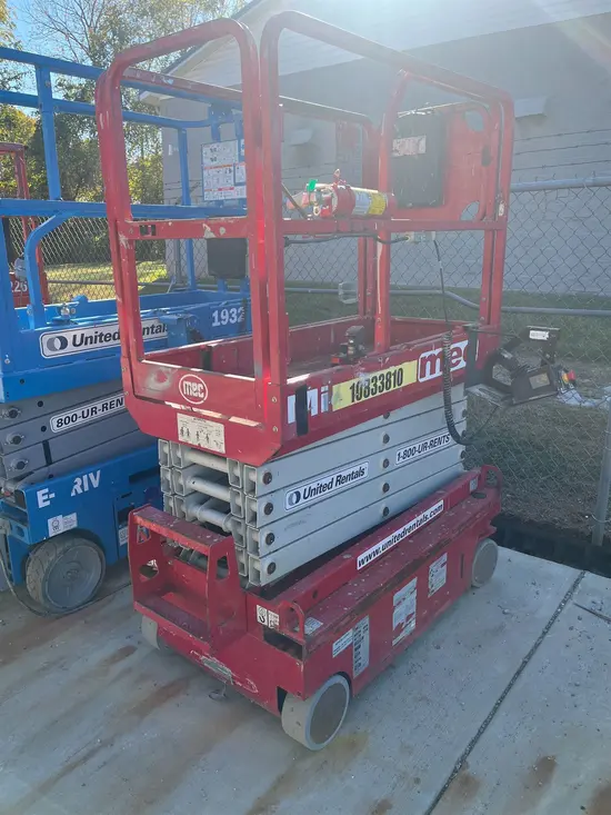2018 MEC MICRO 19 Scissor Lift