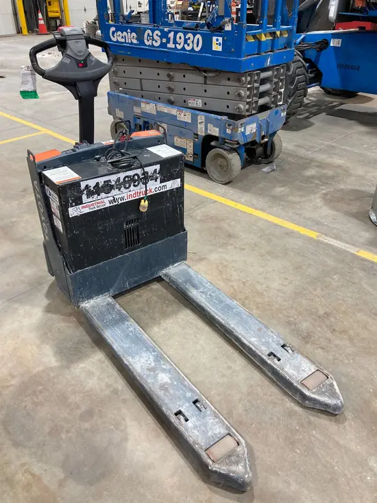 2022 Toyota 8HBW23 Jack