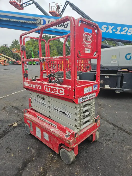 2018 MEC MICRO 19 Scissor Lift