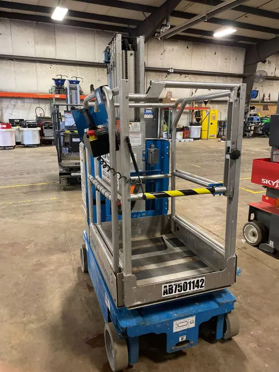 2018 Genie GR-20 Self-Propelled One-Person Lift