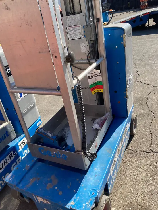 2018 Genie GR-20 Self-Propelled One-Person Lift