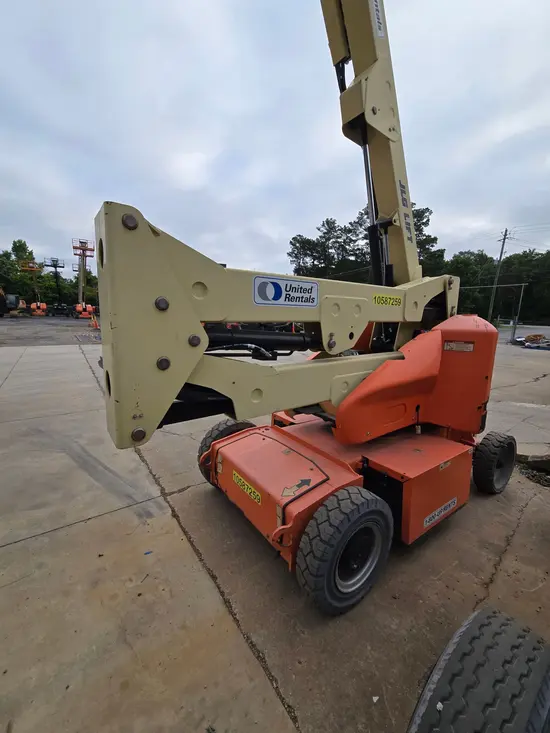 2017 JLG E400AJPN Articulating Boom Lift