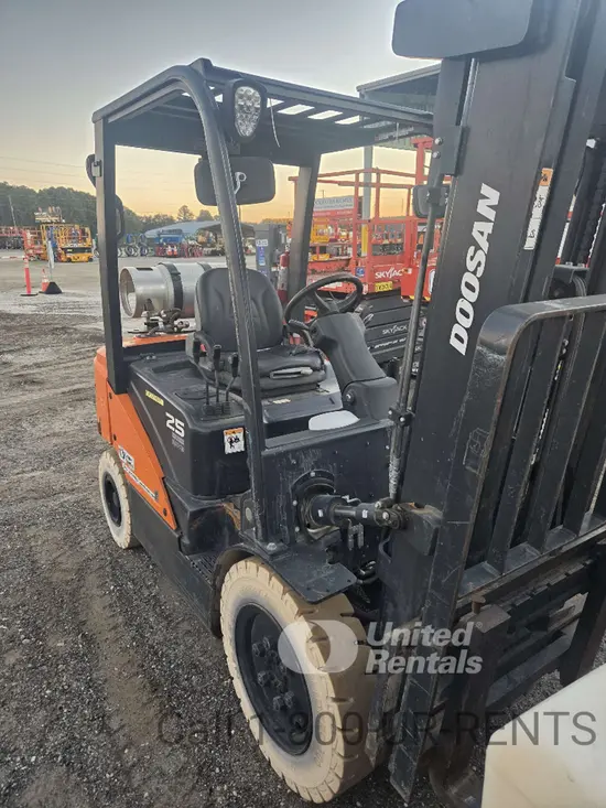 2021 Doosan G25N-7DF Warehouse Forklift