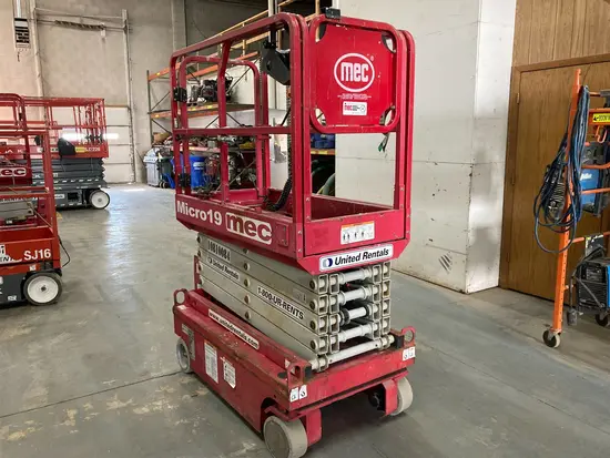 2018 MEC MICRO 19 Scissor Lift