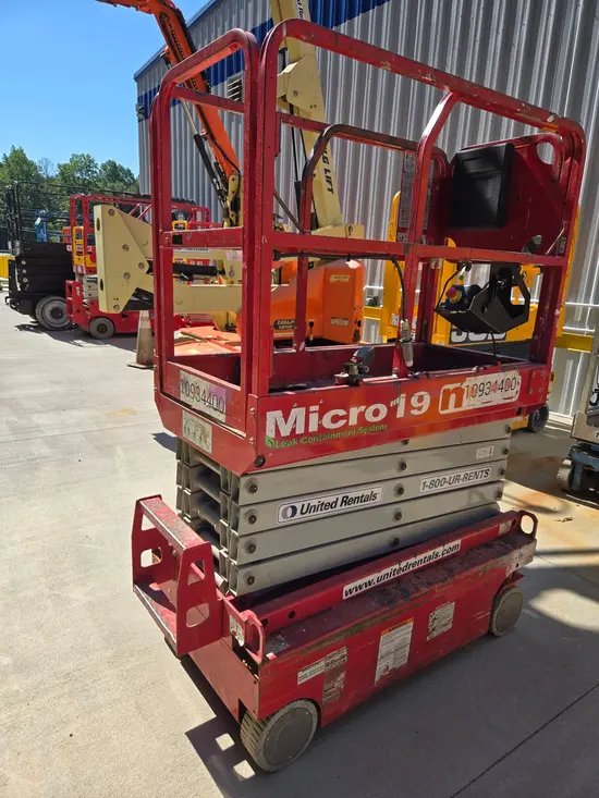 2019 MEC MICRO 19 Scissor Lift