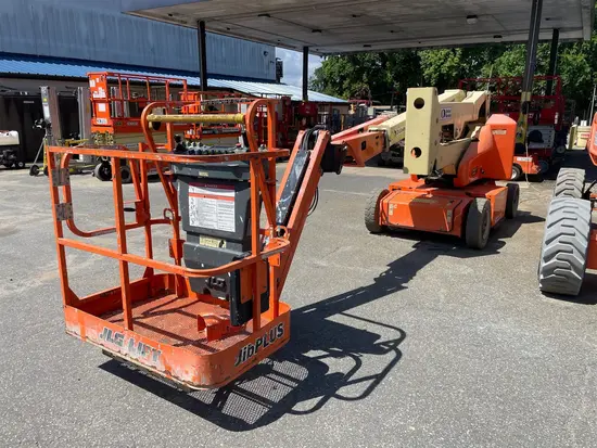 2017 JLG E400AJPN Articulating Boom Lift