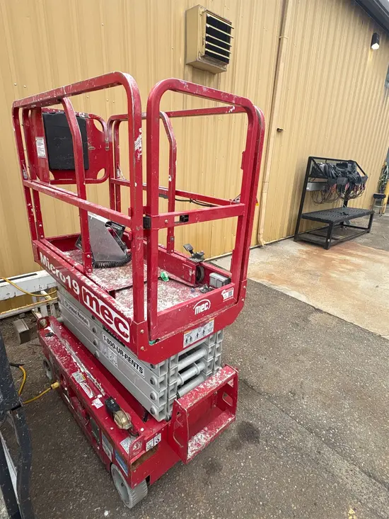 2019 MEC MICRO 19 Scissor Lift