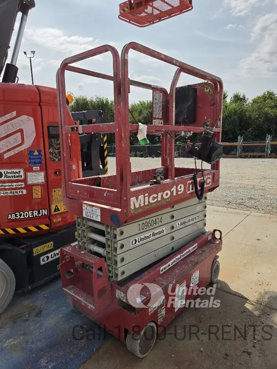 2019 MEC MICRO 19 Scissor Lift