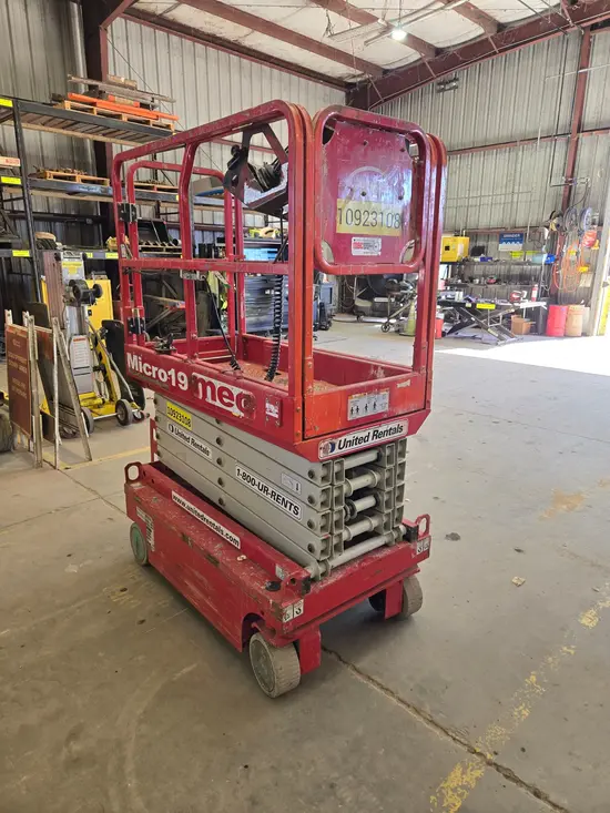 2019 MEC MICRO 19 Scissor Lift