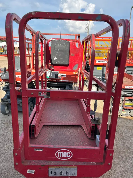 2019 MEC MICRO 19 Scissor Lift