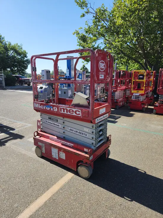 2018 MEC MICRO 19 Scissor Lift