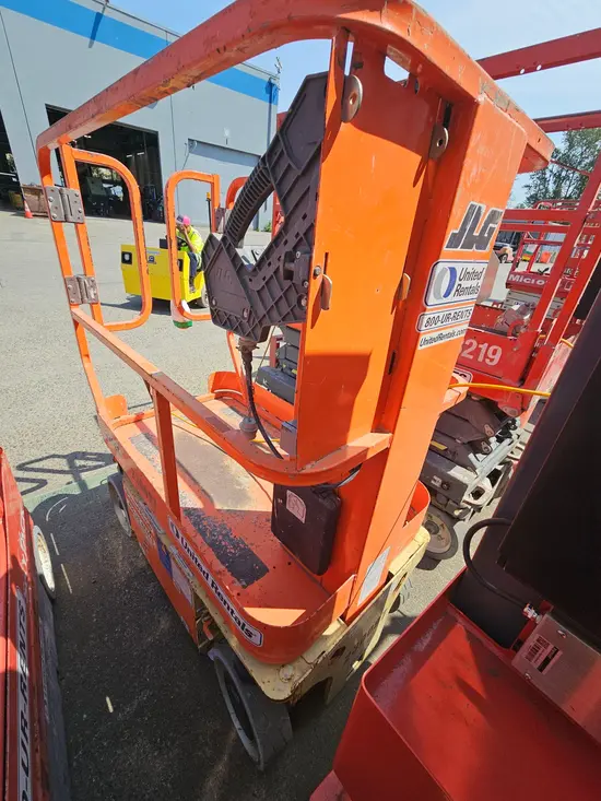 2019 JLG 1230ES Self-Propelled One-Person Lift