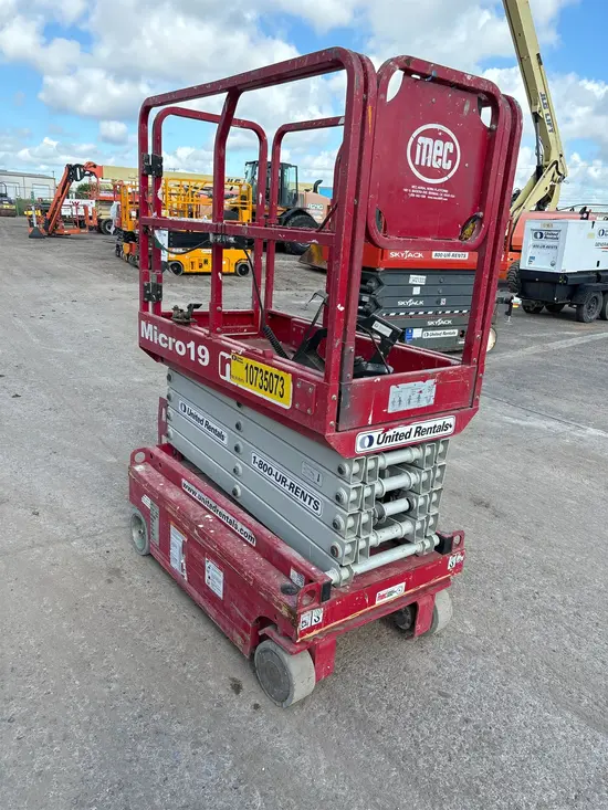 2018 MEC MICRO 19 Scissor Lift