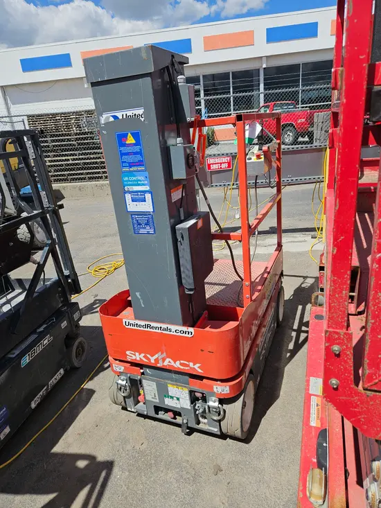 2018 Skyjack SJ16 Self-Propelled One-Person Lift