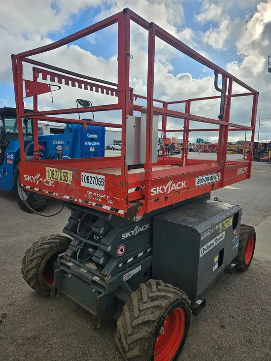2018 Skyjack SJ6832RT Rough Terrain Scissor Lift