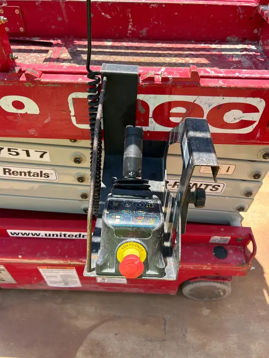 2018 MEC MICRO 19 Scissor Lift
