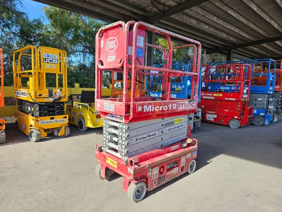 2018 MEC MICRO 19 Scissor Lift