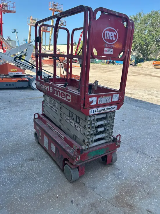 2019 MEC MICRO 19 Scissor Lift