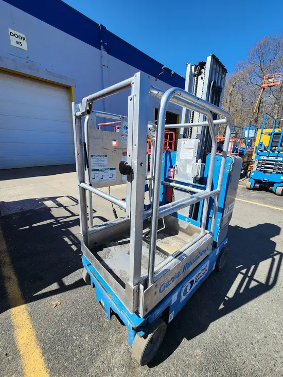 2018 Genie GR-20 Self-Propelled One-Person Lift