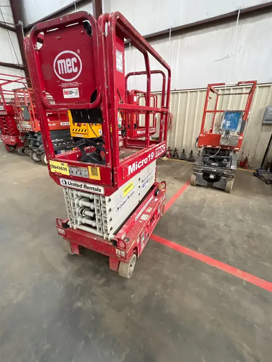 2018 MEC MICRO 19 Scissor Lift