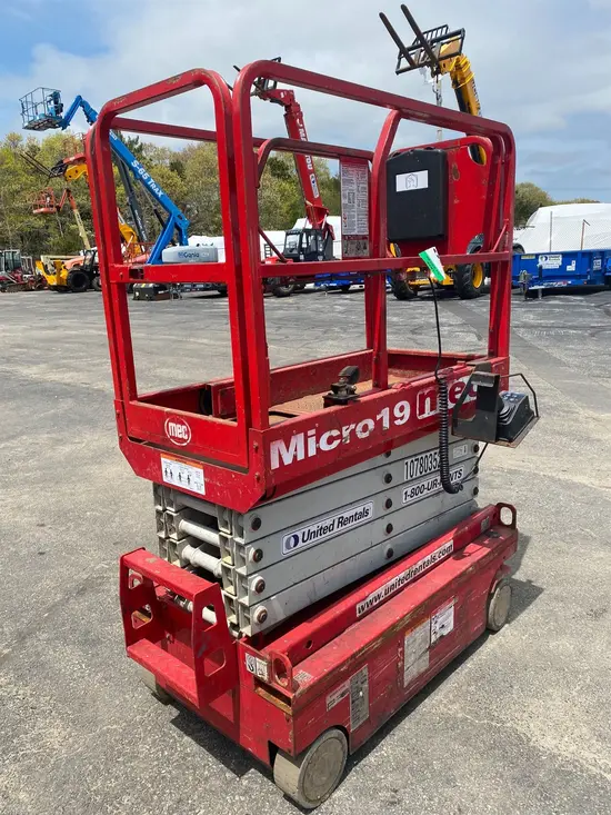 2018 MEC MICRO 19 Scissor Lift