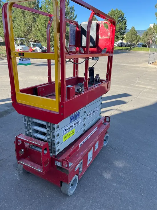 2018 MEC MICRO 19 Scissor Lift