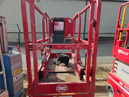 2018 MEC MICRO 19 Scissor Lift