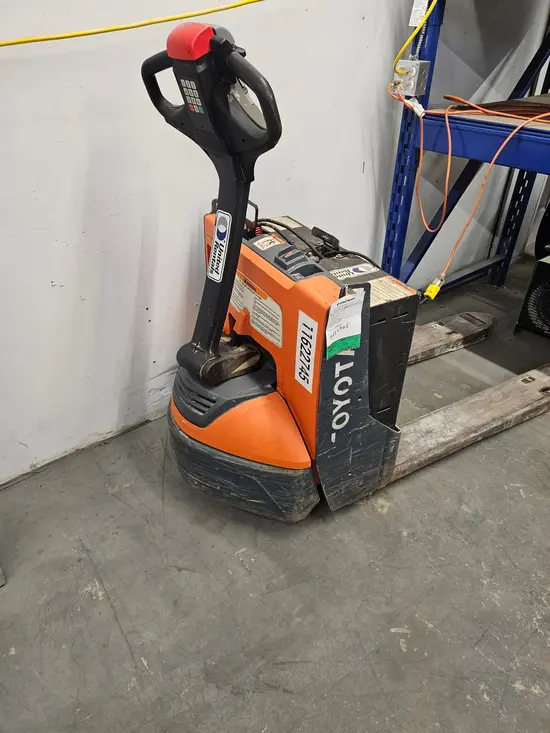 2023 Toyota 8HBW23 Jack