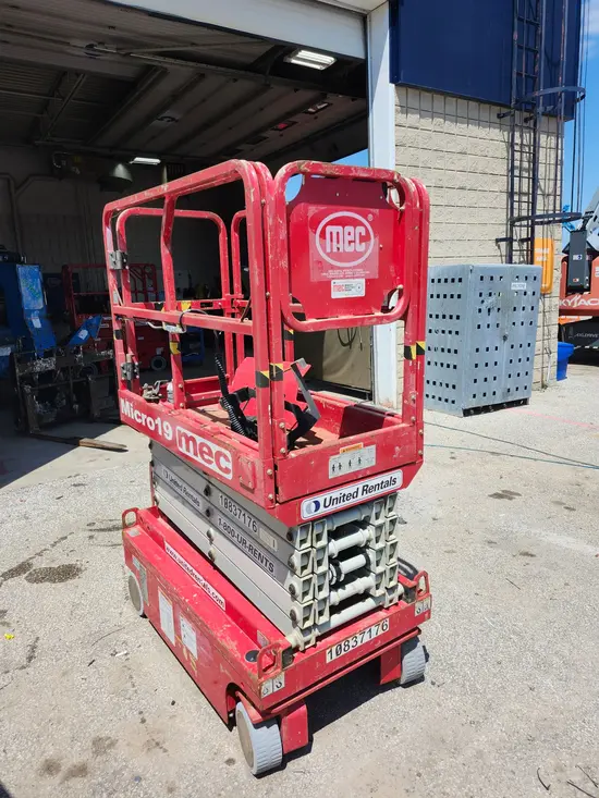 2018 MEC MICRO 19 Scissor Lift