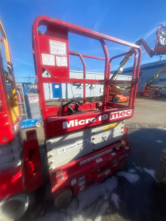 2018 MEC MICRO 19 Scissor Lift