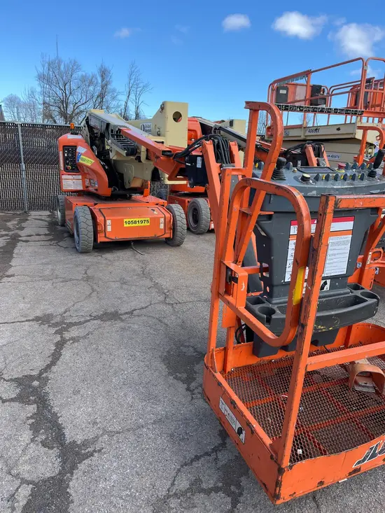 2017 JLG E400AJPN Articulating Boom Lift